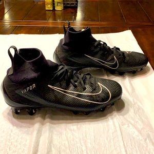 Nike Vapor Football cleats.Great condition! Sz 8.5